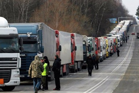 На західному кордоні ускладнився пропуск вантажівок, - Держприкордонслужба