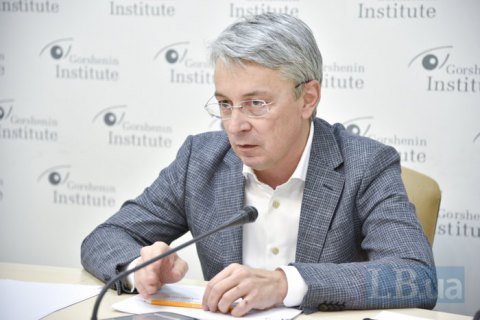 Со штрафами за неиспользование украинского языка стоит подождать, - министр