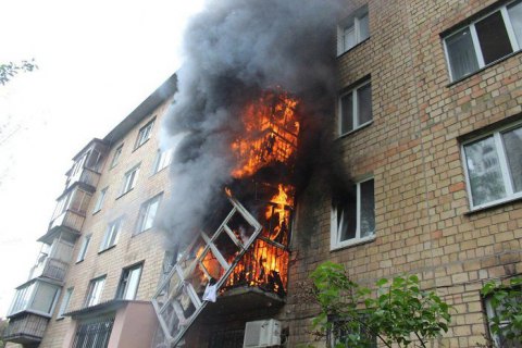 В Киеве при пожаре в жилой пятиэтажке погиб мужчина 