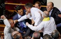 Опозиція обіцяє завтра нову бійку в парламенті