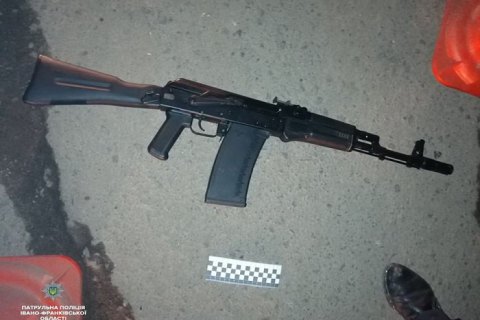 В Ивано-Франковске задержали пьяного мужчину, который ходил по городу с ружьем