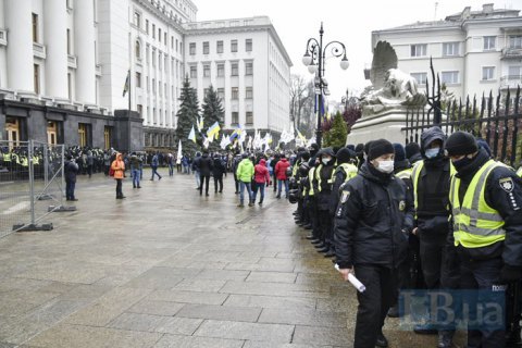 Поліція Києва посилила охорону біля Офісу президента 