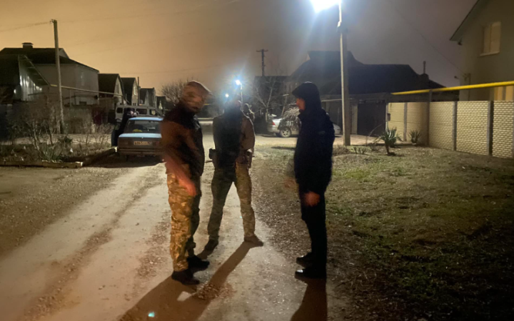 У Криму російські окупанти під час обшуків затримали 6 кримських татар