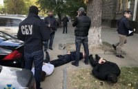 У Києві затримали шахраїв, які продавали посади помічників нардепів від "Слуги народу"