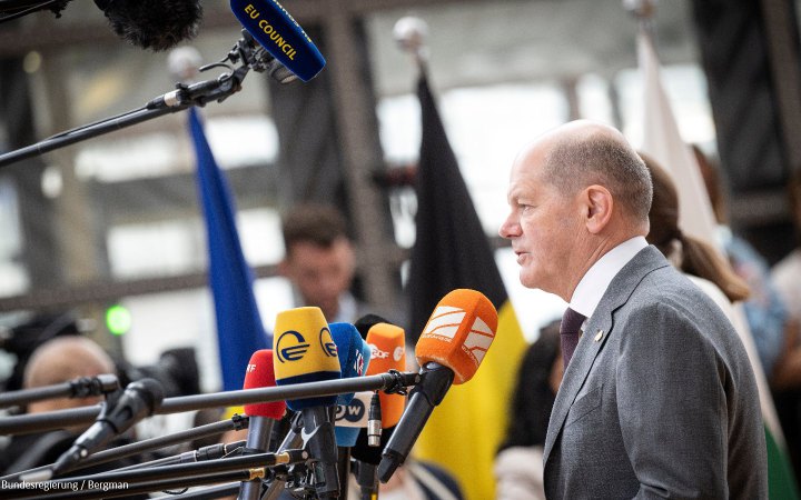 Поки Україна перебуває у стані війни, вона не може стати членом НАТО, - Шольц