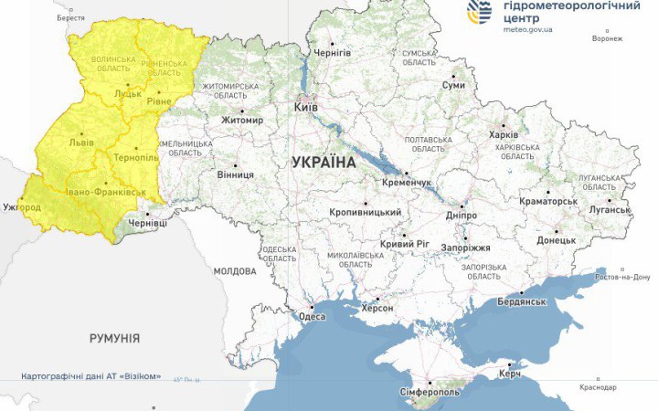 Синоптики попередили про грози, град та шквали у західних областях у суботу