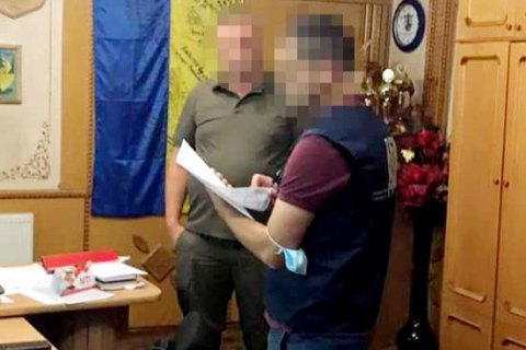 На Івано-Франківщині спіймали на хабарі сімох директорів лісгоспів