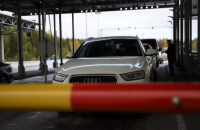 У Латвії набув чинності закон про конфіскацію авто на російських номерах
