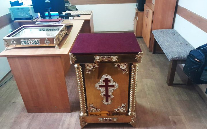 Громадянин Молдови намагався вивезти з України мощі святих