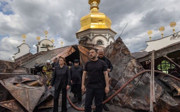 ​Зеленський відвідав пошкоджену Києво-Печерську лавру і пообіцяв Росії відповідь