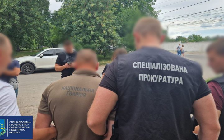 На Вінничині командир роти вимагав хабар у військовослужбовця, який виконує завдання в зоні бойових дій, – прокуратура