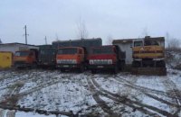 Силовики забрали четыре КамАЗа и экскаватор у копателей гравия на Пруте