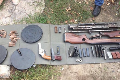 В Киеве разоблачили группу торговцев оружием 
