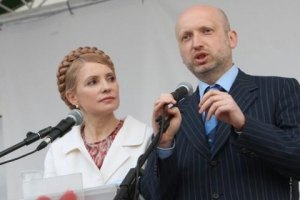 Турчинов: Януковича «смоет» мощным потоком протестов уже этой осенью