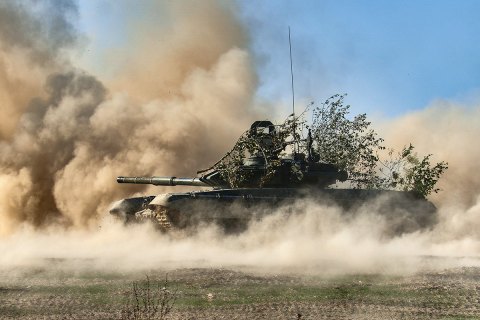 Россия накопила на границах с Украиной около 90 тыс. военных, - Минобороны 