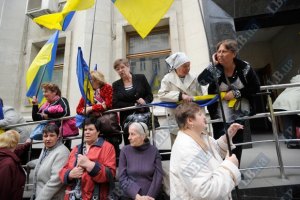 Под Радой проходит митинг в поддержку пенсионной реформы