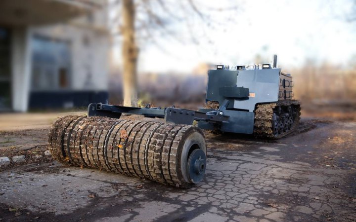 Вибухотехнікам Харківщини передали спецмашину для розмінування 