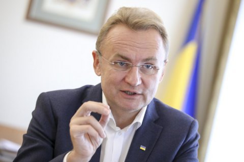 Садовый поставил под сомнение этичность покупки для Львова автобусов у МАЗа