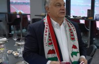 МЗС України викликає посла через шарф Орбана з мапою “Великої Угорщини”, яка містить українські території