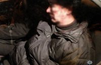 ​В селе под Броварами пьяный мужчина открыл стрельбу из автомата по соседям и бросил гранату в полицейских
