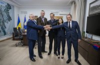 Кличко підписав угоду з ЄІБ щодо оновлення парку метро та тролейбусів 
