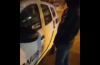 ​Двоє киян отримали кримінальну справу за справляння нужди на автомобіль поліції