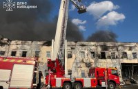 Внаслідок російських атак знищено розподільчий центр "Аврора" на Київщині (доповнено)
