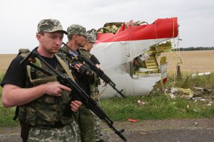 Террористы не дают забрать тела с места катастрофы, - министр