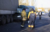 В Днепре маршрутка врезалась в фуру