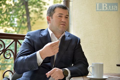 Суд разрешил Насирову снять электронный браслет
