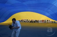 В Крыму неизвестные выкинули украинский флаг и заменили его советским