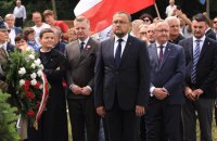 Український посол поклав вінок до пам’ятника жертвам у Волинському сквері Варшави