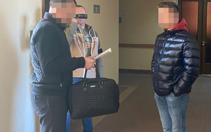 Посадовця Святошинської адміністрації викрили на розкраданні 2,6 млн грн на ремонті доріг у Києві