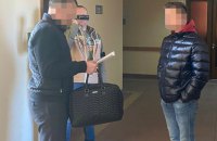 Посадовця Святошинської адміністрації викрили на розкраданні 2,6 млн грн на ремонті доріг у Києві