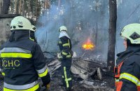 У Київській області внаслідок падіння уламків ракет загорілося торгівельне підприємство