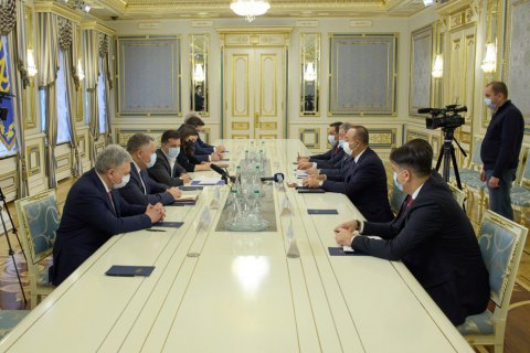 Зеленський зустрівся з міністром закордонних справ та міністром національної оборони Туреччини