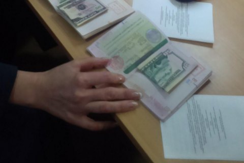 Трое китайцев пытались подкупить пограничников в Одесском аэропорту