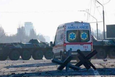 Окупанти рознесли в Тростянці станцію швидкої допомоги і вкрали три швидкі