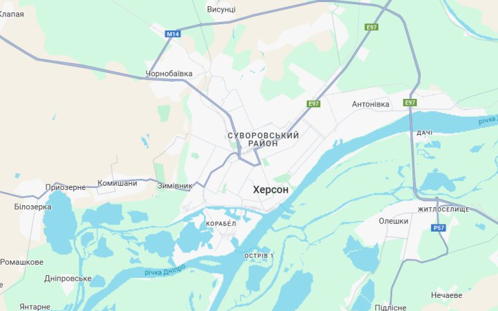 Ворог вдарив дроном по маршрутці у центрі Херсона, є постраждалі (оновлено)