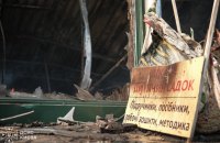 Через нічну атаку Росії повністю знищені книжкові павільйони на ринку "Петрівка" у Києві