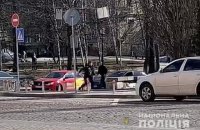 В центре Киева из-за дорожного конфликта один водитель ударил другого ножом