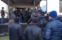 У Донецьку сепаратисти палять документи Тарути і катаються на стільцях з його офісу (ДОДАНО ФОТО)