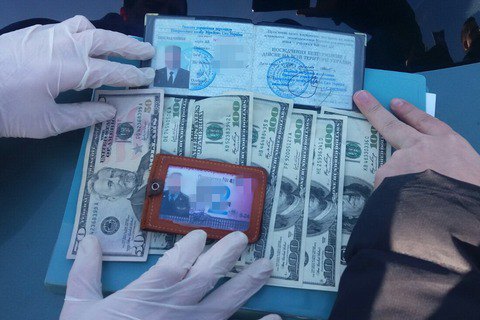 СБУ задержала за взятку двух полковников