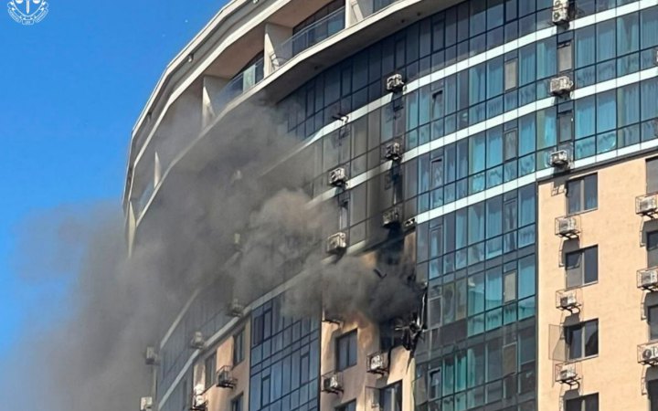 Російський безпілотник влучив у багатоповерхівку в центрі Одеси (оновлено)