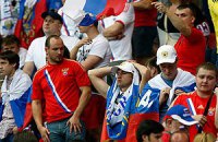 Российские болельщики едва не избили футболистов сборной