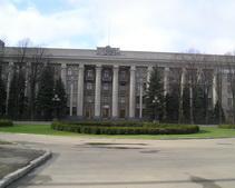 На ЮМЗ токаря затянуло в работающий станок