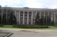 На ЮМЗ токаря затянуло в работающий станок