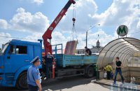 На Святошино с драками сносят киоски