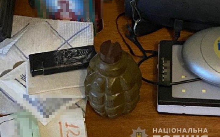 У Дніпрі п'яний чоловік кинув з балкона гранату, постраждала дитина