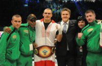 Усик, нокаутировав Брюэра, стал "временным" чемпионом WBO